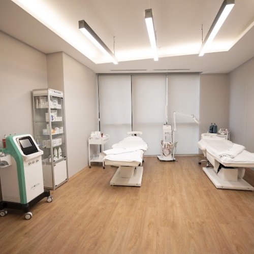 PARLAK GÜZELLİK SALONU