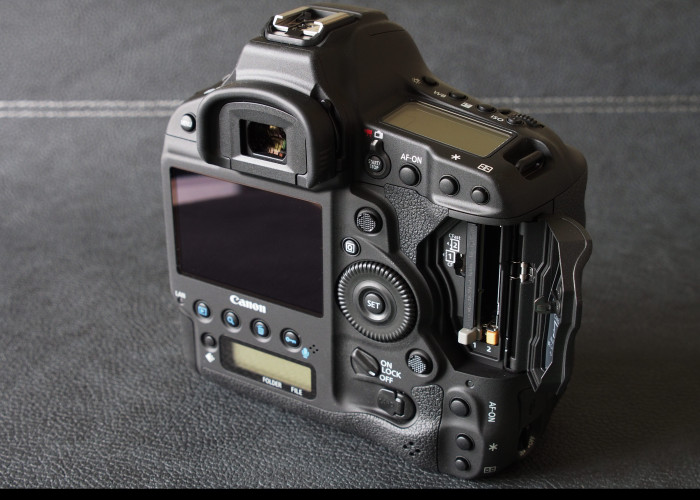 Canon Eos- 1D X Mark II Fotoğraf Makinası
